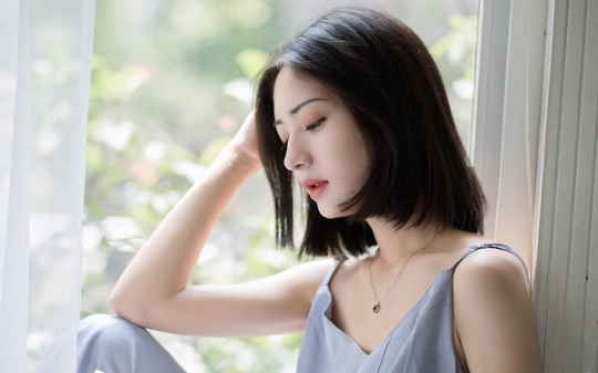前世我因阻拦拜金女友去迪拜“挣大钱”而惨死，重生归来，我亲手送她进魔窟！