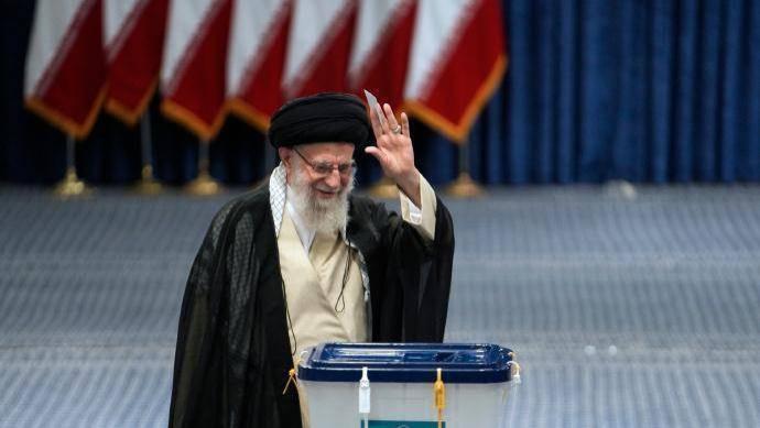 伊朗高级教士中，87岁的哈梅内伊还不算老，有些人都奔着100岁去了