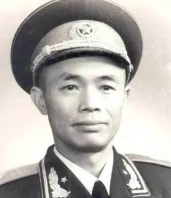 1980年，钟伟将被平反后，找黄克诚要他的老房子，黄克诚大骂：我看你是越老越糊涂