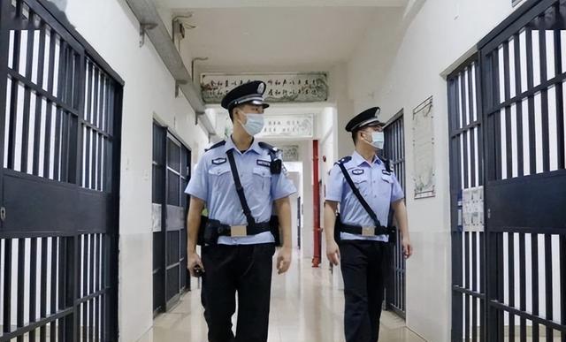 体制内最神奇的职业就是狱警！你说对不对？
在考公之时，人们对于狱警这个岗位不屑一