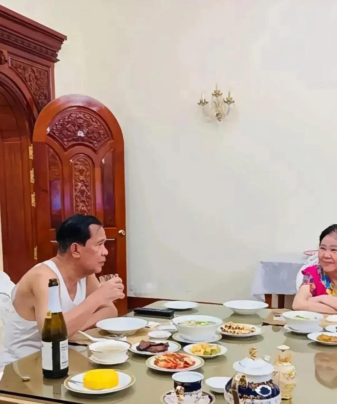 洪森自作聪明硬怼泰国就是在政治上慢性自杀，得来的结果全是相反的，反而把自己玩脱了