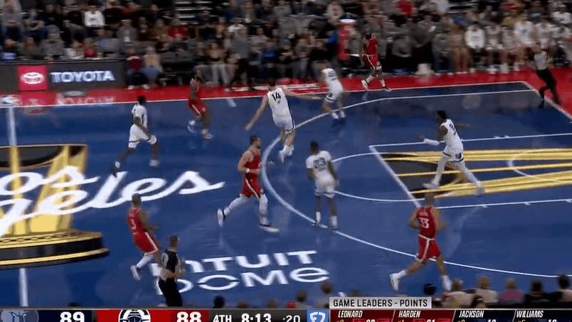 伦纳德追身三分再中个人已得32分，快船反超2分打停灰熊