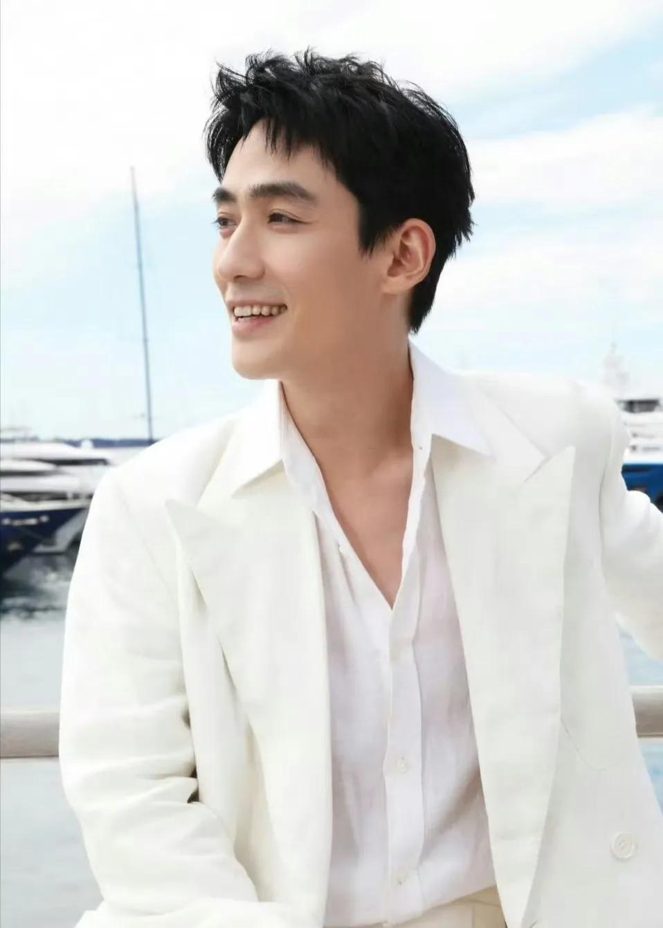 朱一龙：光影逐梦，多面魅力引期待
在演艺的星河中，朱一龙始终以扎实的演技与独特的