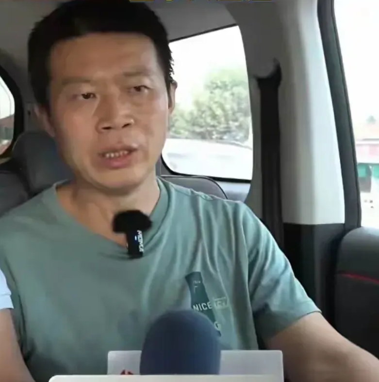 这绿帽子戴出新高度！
姜先生竟然白白给别人养了二十多年的儿子。
大儿子拒绝做亲子