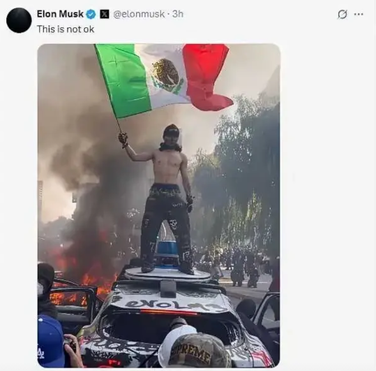 看到这个墨西哥移民举着墨西哥国旗，大家是不是以为他是非法移民？
有这种想法的还真