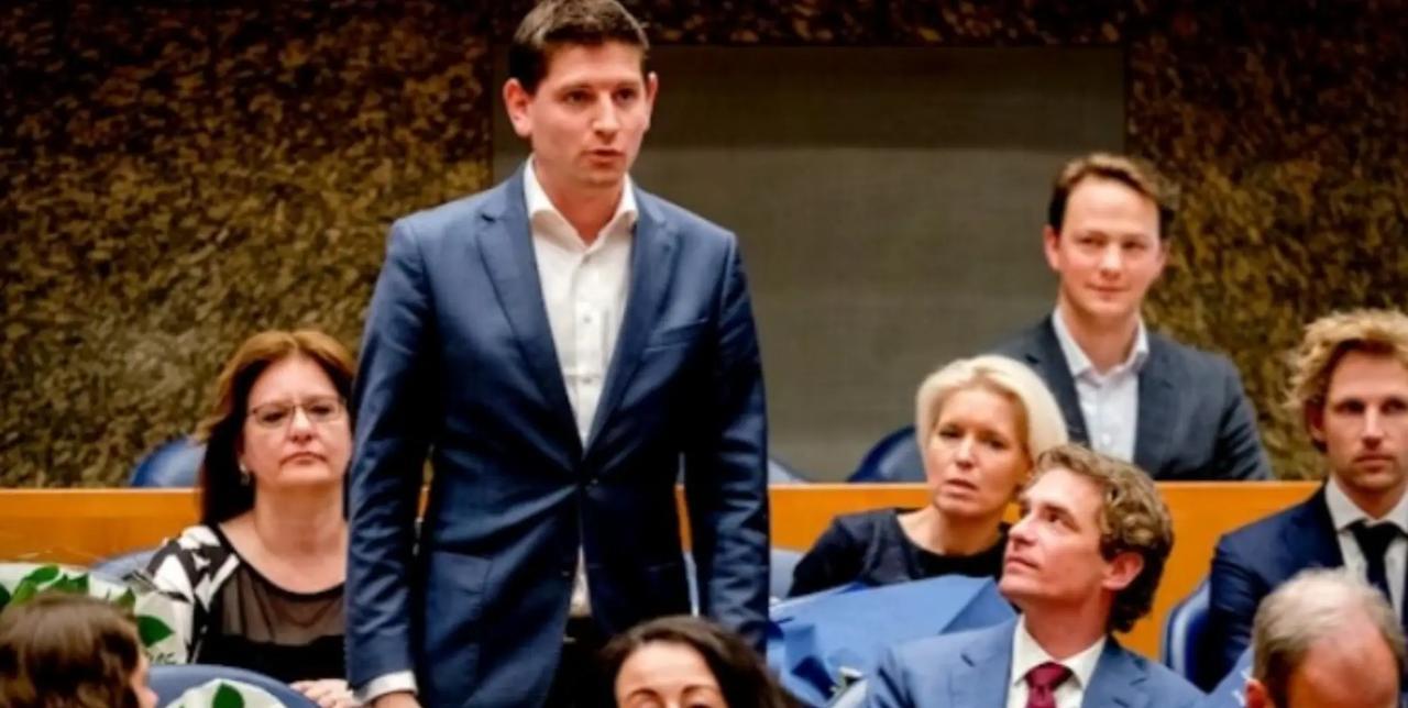 最近，荷兰开始装委屈，他们抱怨中方反制“反应过度”，甚至有点“上纲上线”。他们的