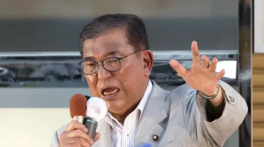 美日要吵架了？日本怒怼美国欺负人











日本首相怒了！对着美国就