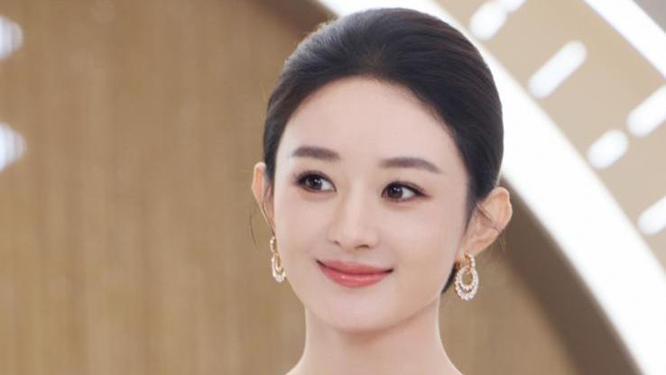 赵丽颖带6岁儿子看儿童剧，护子心切挡镜头，工作室：别对准孩子