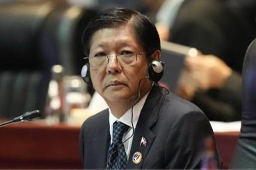 据菲律宾媒体日前报道，菲律宾总统马科斯公开表示，愿意与杜特尔特家族和解。

事情