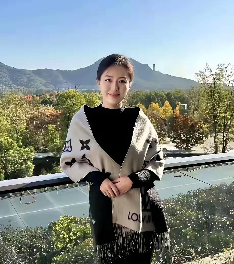 40岁的女人叫徐娘半老总觉得有点别扭，叫少女姑娘又明显不合适，少妇听着也更像不到