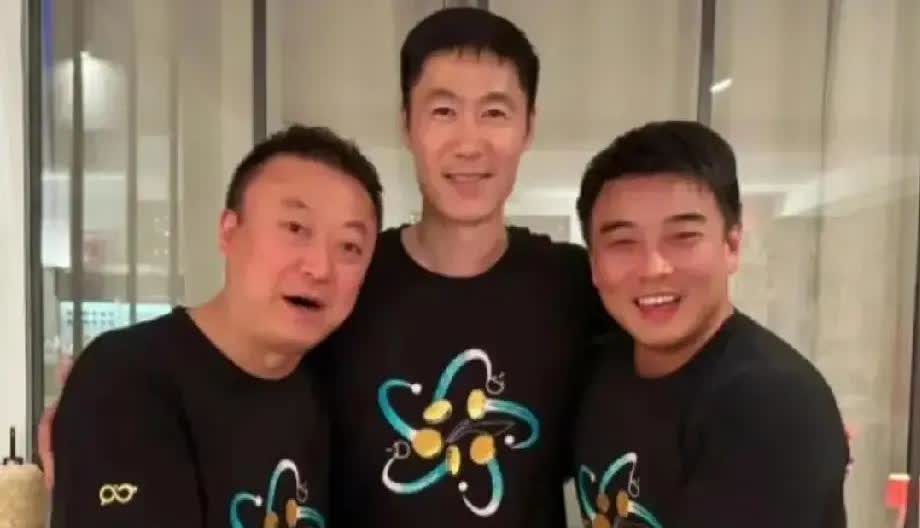 听说隼爷继续留任!!!
已是8月1日，迟迟未见国乒竞聘消息公布。
传闻教练员
