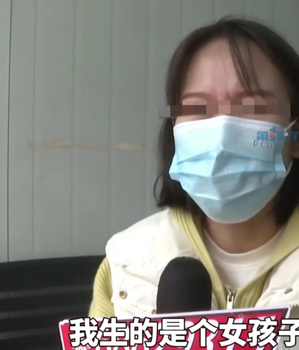 浙江温州，女子和丈夫结婚后，丈夫去了重庆做生意。女子生下女儿，在家里带孩子，丈夫