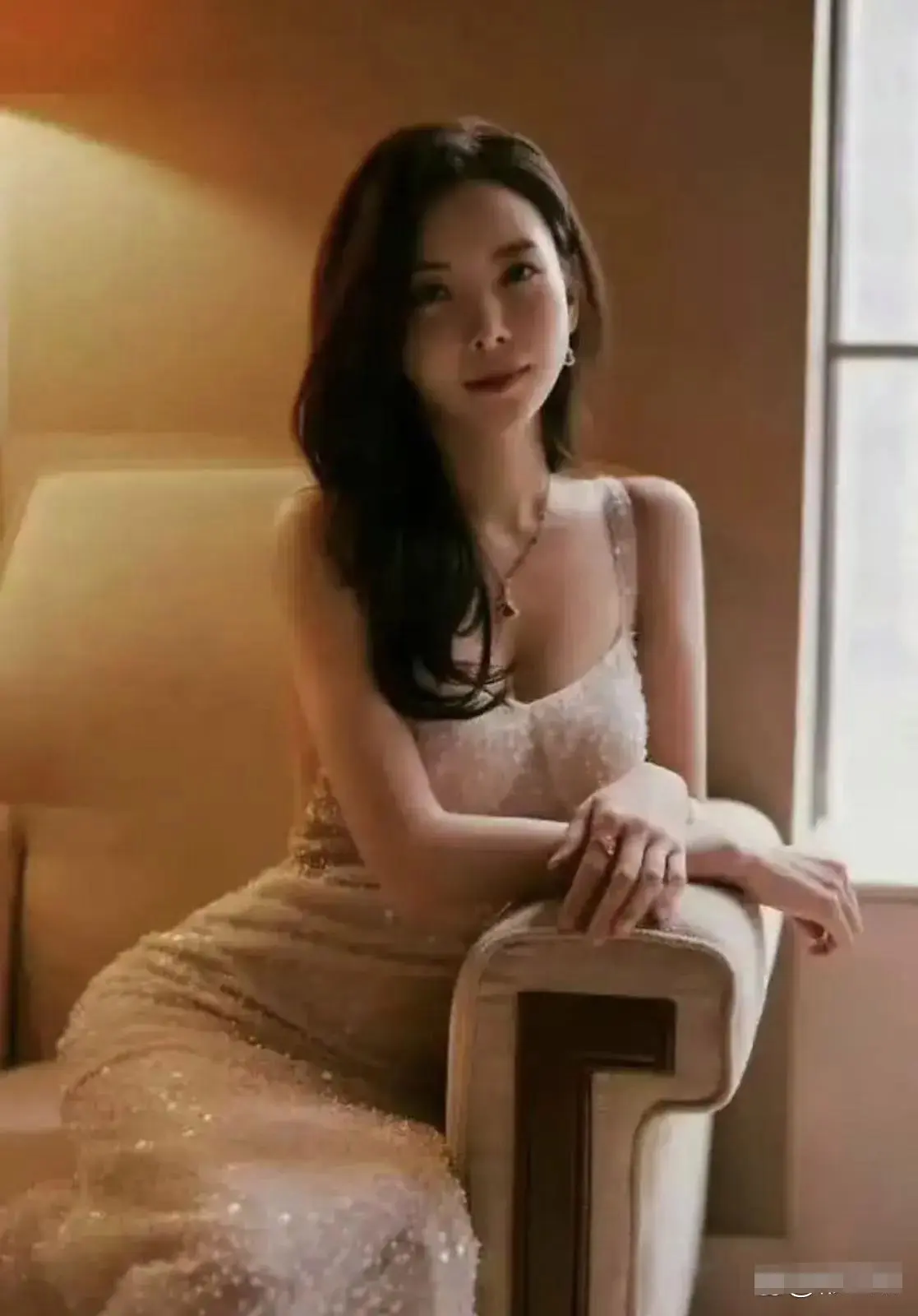 于文文不愧是阿姨界的天花板，这身材，咋穿咋好看啊！！