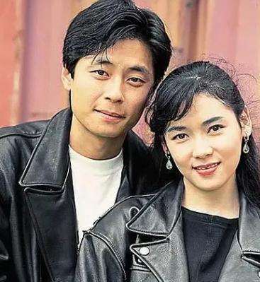1990年，王杰为了试探女友是否真的爱他，两人吃了一顿50000元的饭后，他对女
