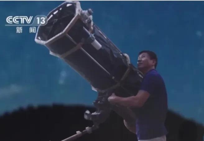 福建的颜明哲在家纯手工打造出了一个望远镜，这望远镜还真管用，居然能够观测到8亿公