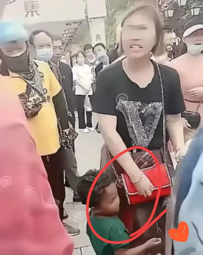 近日，广州发生一起匪夷所思的事件：一名东方大国女子与一个非洲人在广州相恋，并生下
