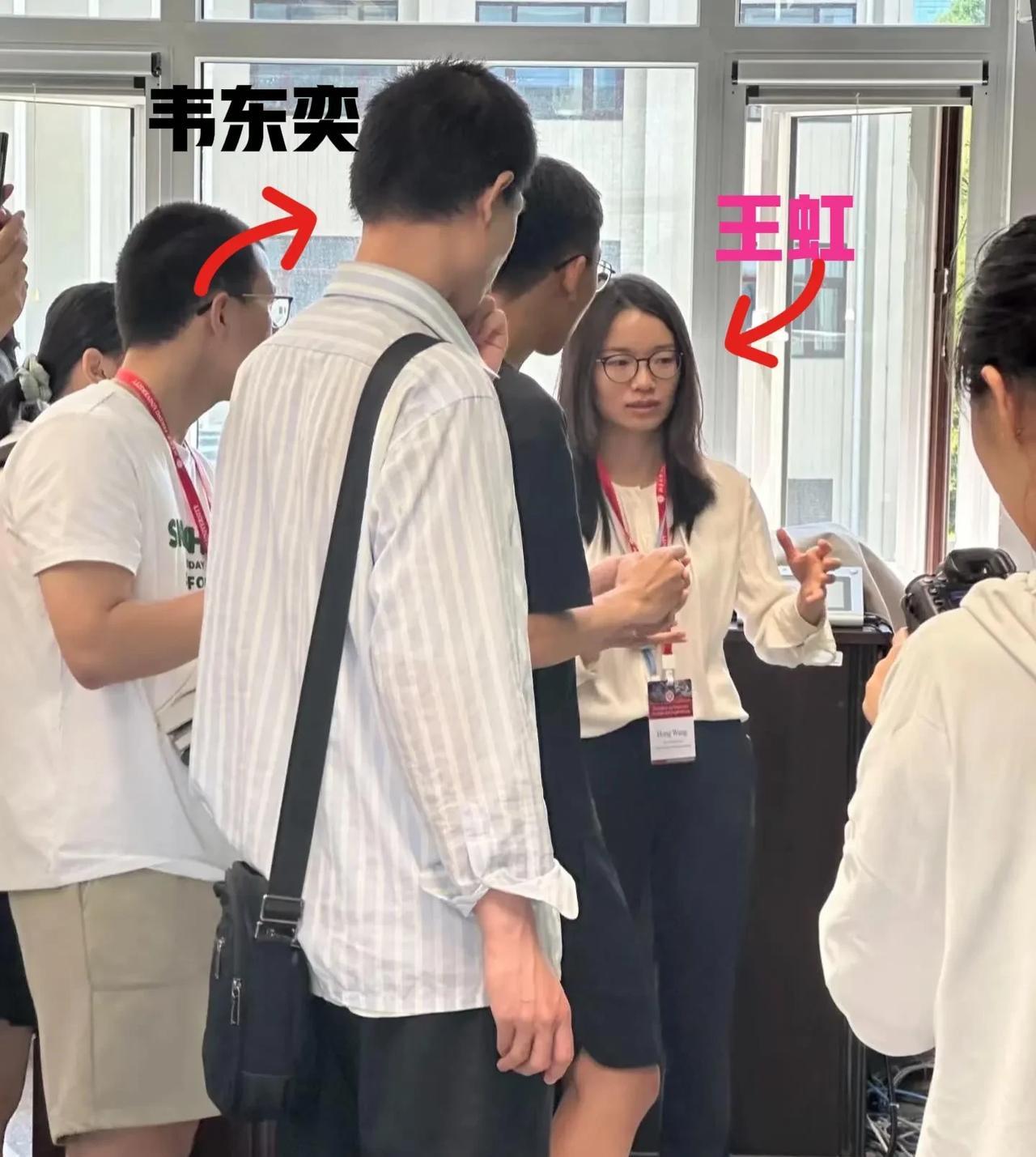 大家发现了吗？
比韦神韦东奕更牛的人出现了！
她可不是普通人，就连韦东奕都坐第一