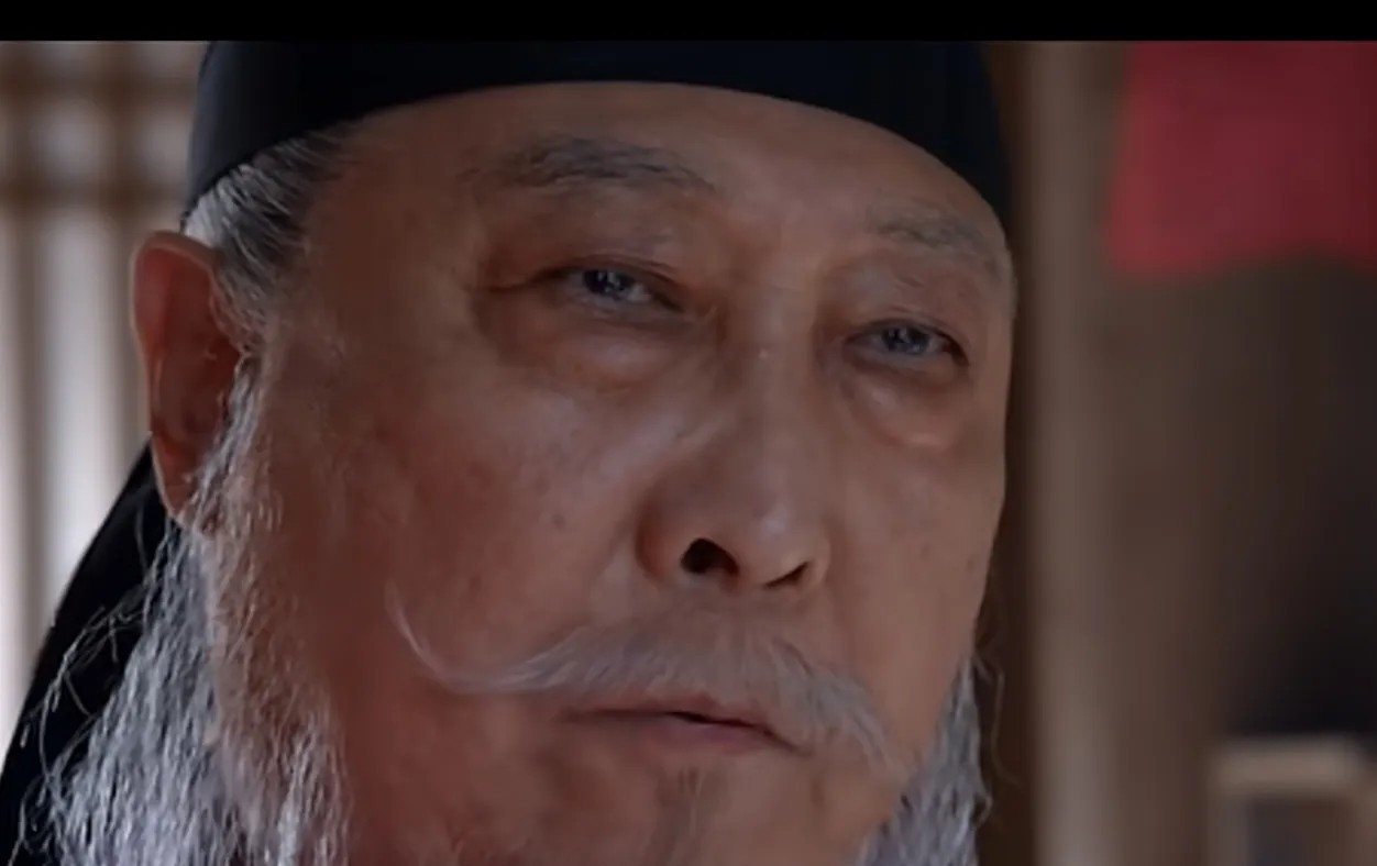 《长安的荔枝》左相出场，直接给票房拉了5个档次，选角真的是鬼才。

左相的扮