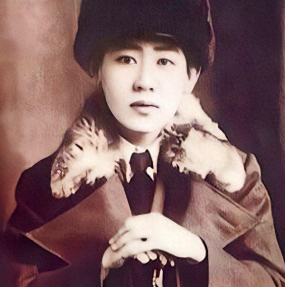 1945年，川岛芳子落入了军统的手里，但不管军统的人怎么折磨她，她都面不改色。直