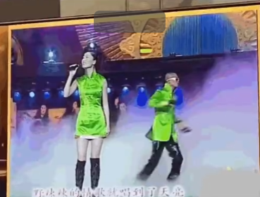 在舞台上总得干点什么吧，要不分钱的时候不好意思拿啊
曾毅：我赚点玲花钱 ​​​