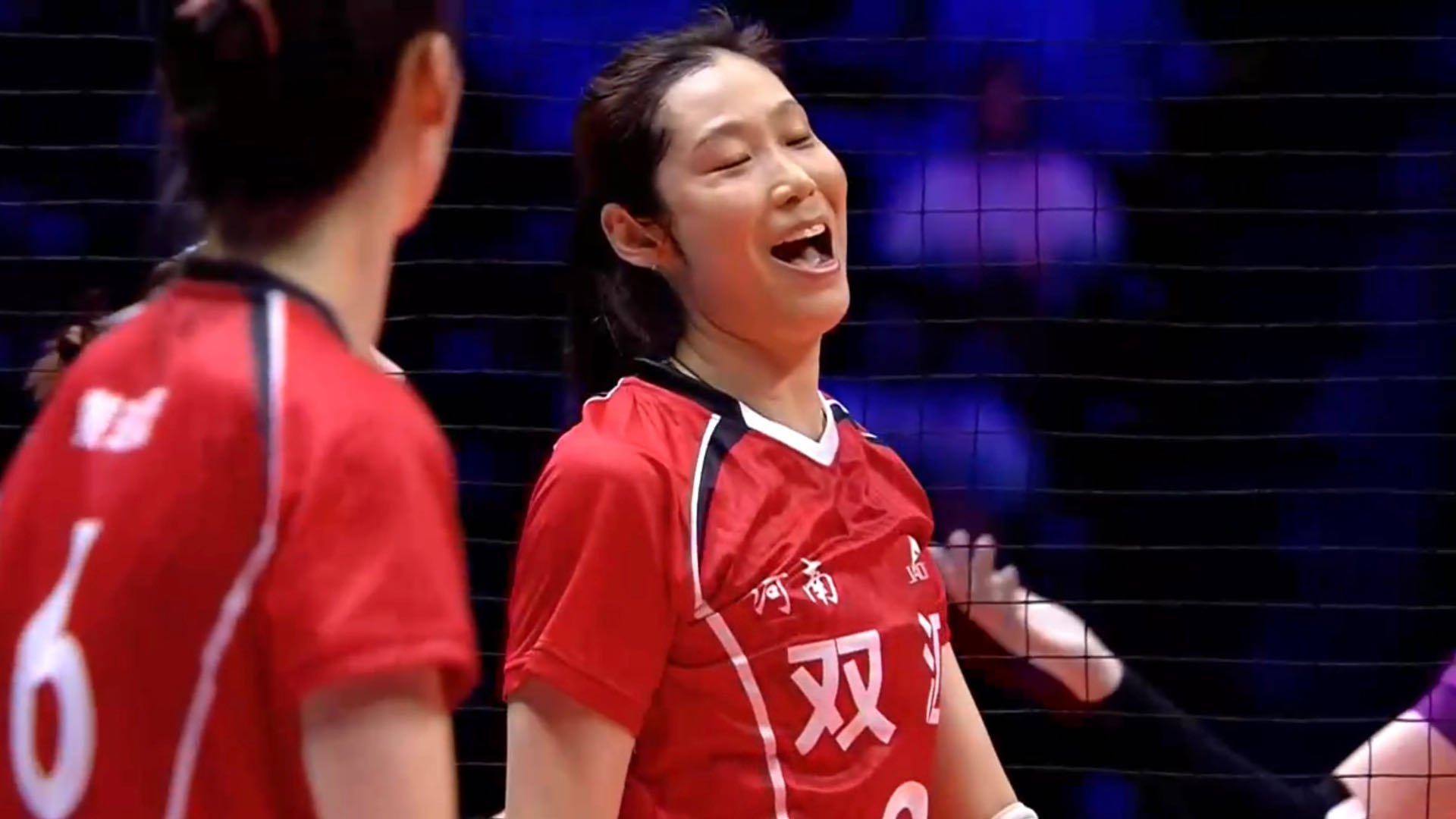 三连胜！河南女排3-0四川 单局25-13大胜 大比分领先朱婷却不下场休息