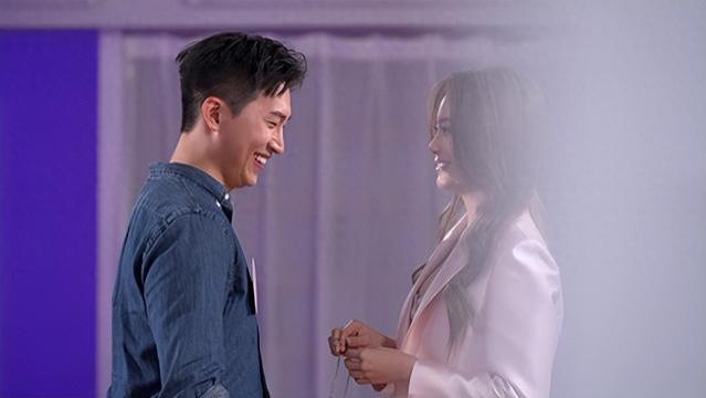 TVB恋综CP叶蒨文陷“单亲”争议：说“继父也是父”被批好胜心，辩解竟遭两极骂战