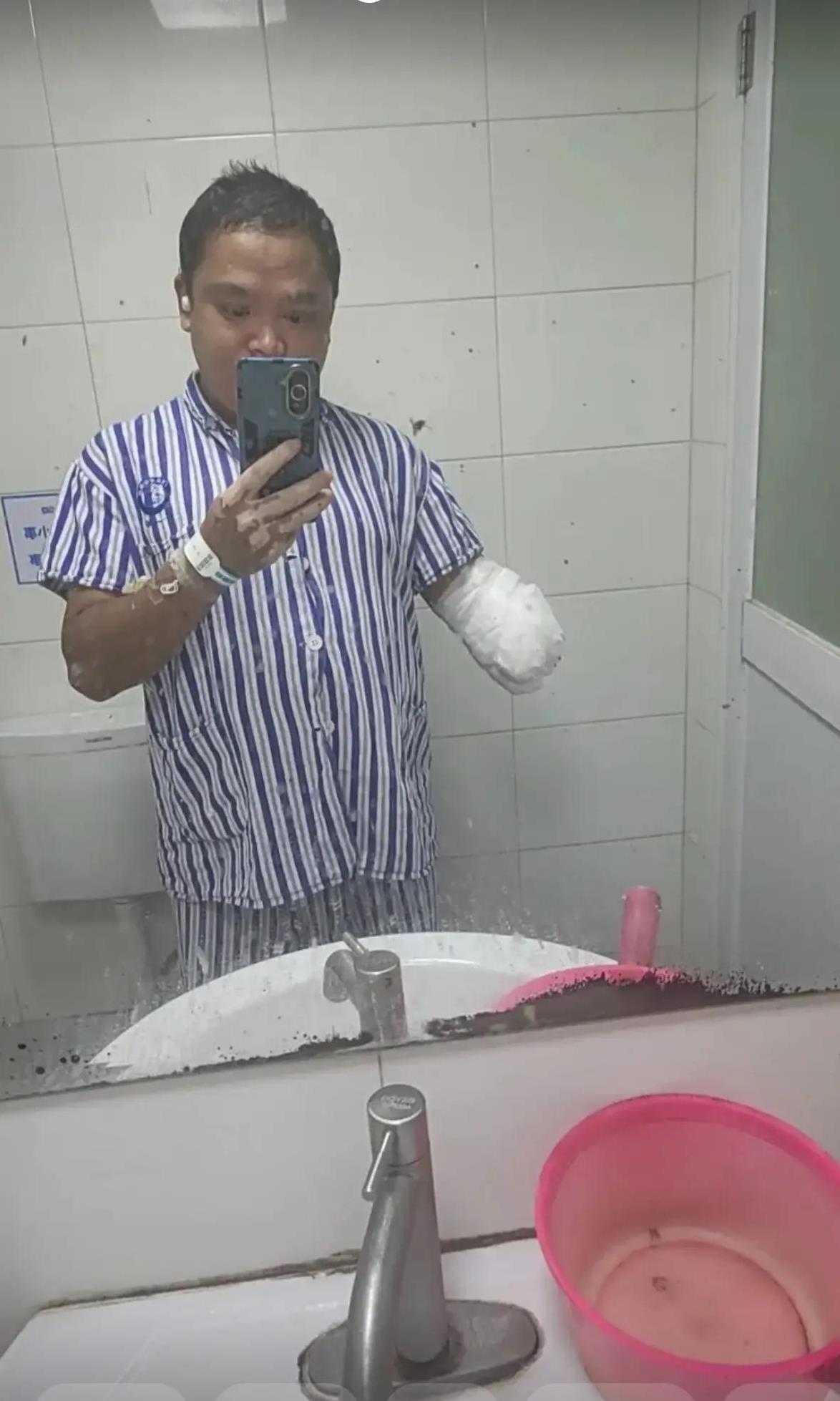 一哥们出了工伤，截去了一只手，获赔几十万，打算投资做点生意，网友的回复亮了。
有