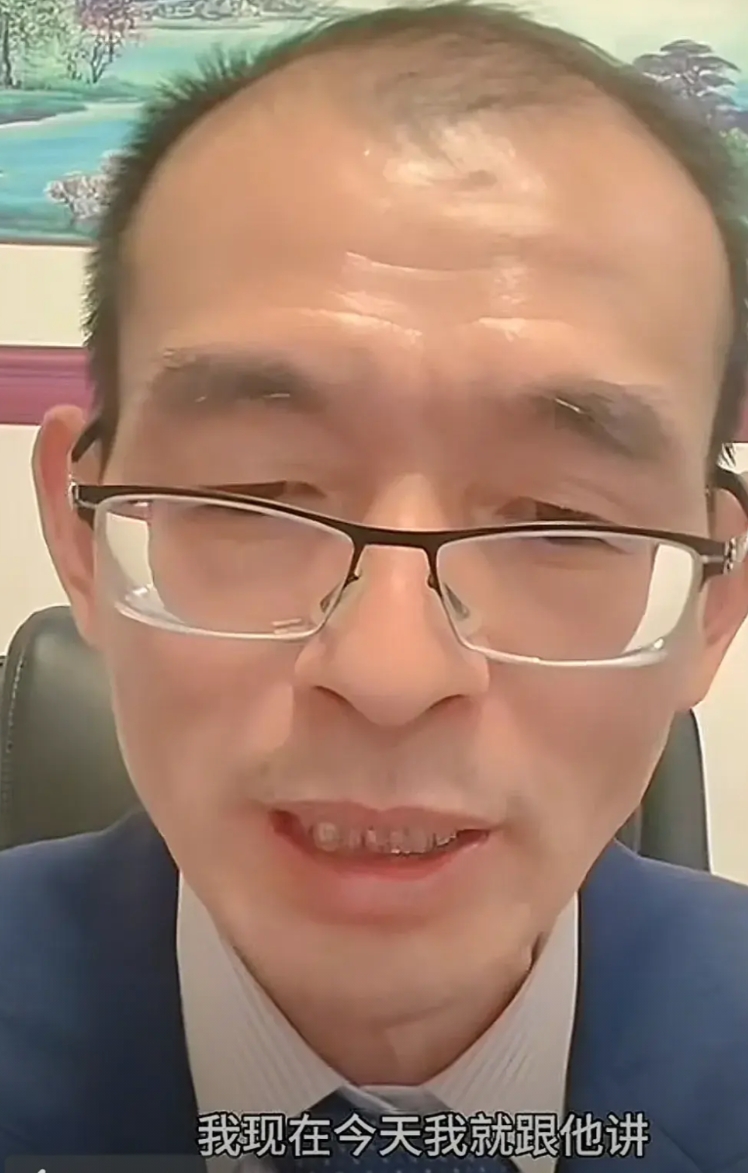 不得不说老谢就是个“老滑头”，全网都在问浩男妈妈在哪里，他就是不回复，更让人想不