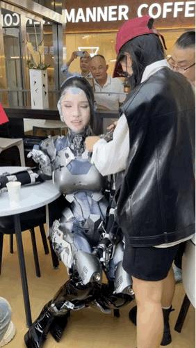 什么时候机器人才能做到如真人般这么灵动[机智]