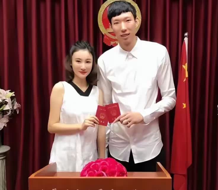 家人们，最近周琦老婆这事儿闹得沸沸扬扬！她发文说曾用离婚逼周琦从澳洲回CBA，这