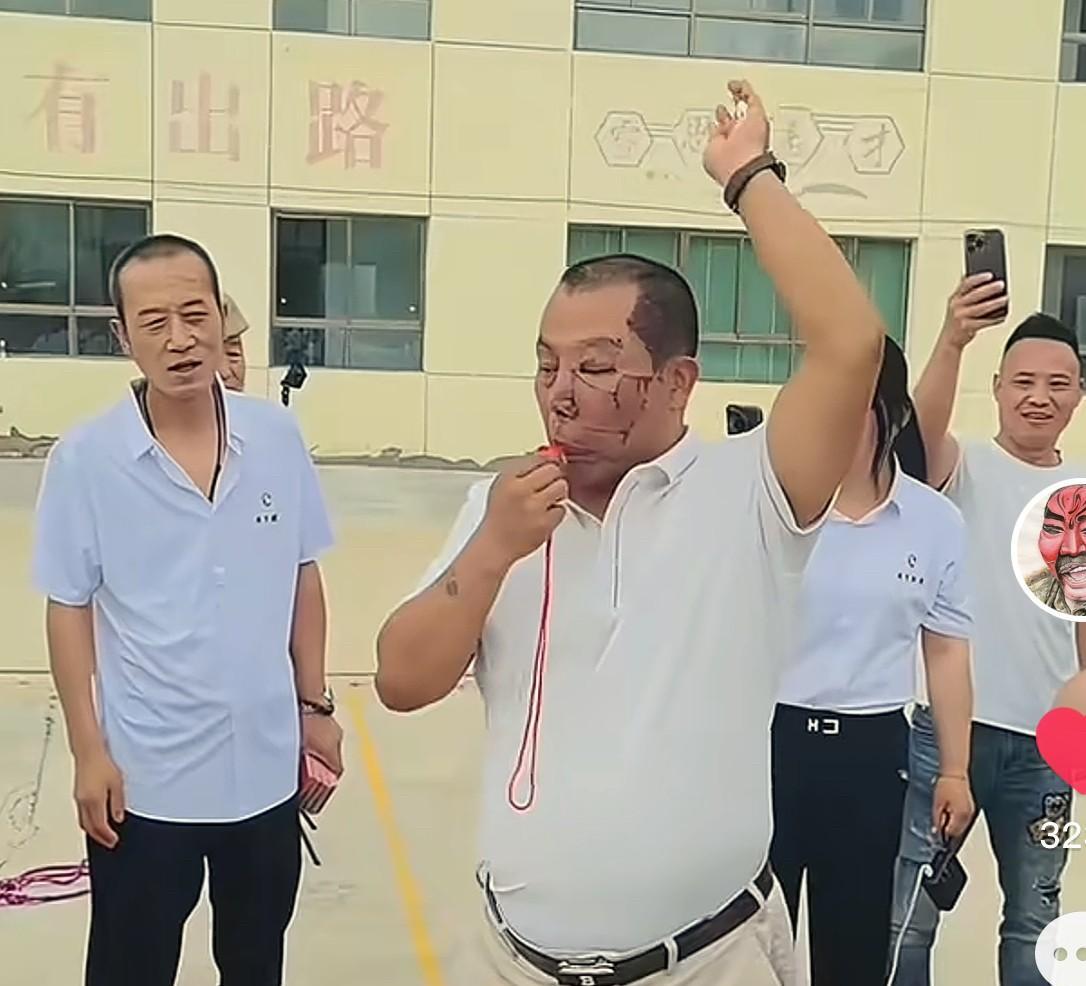 安万真是个人才！昨天一场“秦腔运动会”瞬间涨粉6000！
昨天刚开始看到安嘉琪视