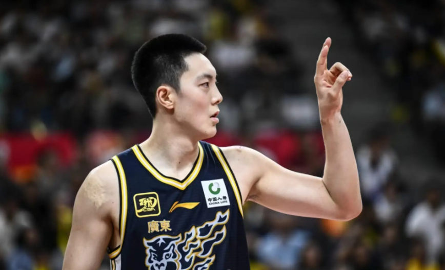 来了！随之麦考尔加入广东男篮后，新赛季球队的主框架阵容基本确定！

国内球员：徐