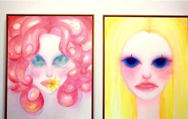 小S二女儿开画展热销上百万台币，这些画画风奇特，很有艺术气息，平均每幅画售价2万
