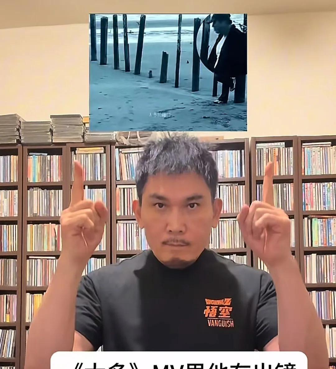 天啊！陈冠蒲气质居然那么憨厚，跟声音给人感觉完全不一样
陈冠蒲那些年演唱过很多经