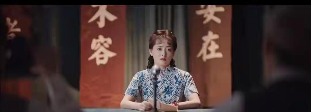 《灼灼韶华》，白冰心不堪的过去被扒，报纸却说她是新时代女性的楷模，看到这里，我脸