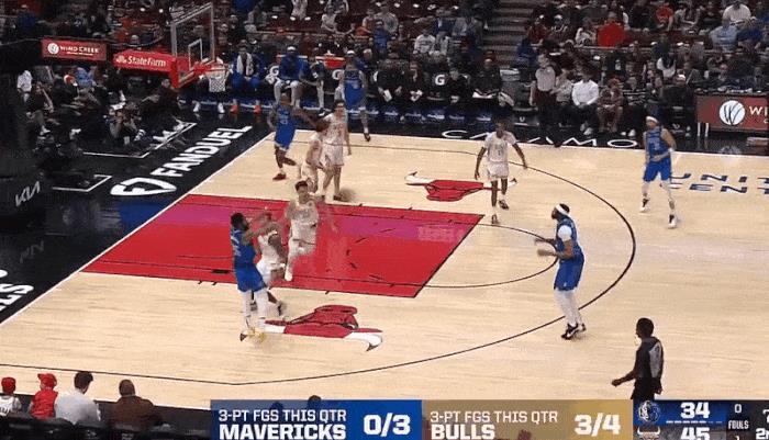 接连打铁！复出后浓眉状态大不如前！
在今天NBA常规赛独行侠对阵公牛的第二节比赛