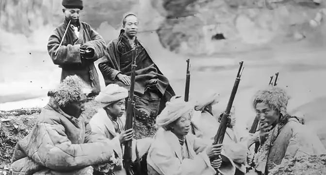 1949年，解放军遭马家军包围，眼看就要全军覆没！彭老总情急之下，大喊：“炮轰穿
