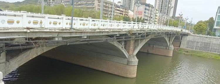 [流言板]四川绵阳44岁外卖员凌晨下河救人牺牲，当地拟申报见义勇为
3月27日