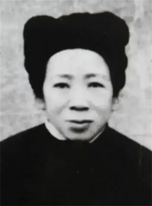 1982年，河北老太太张翠萍病逝，临终前，她把儿子叫到身边，再三叮嘱：“你记着，