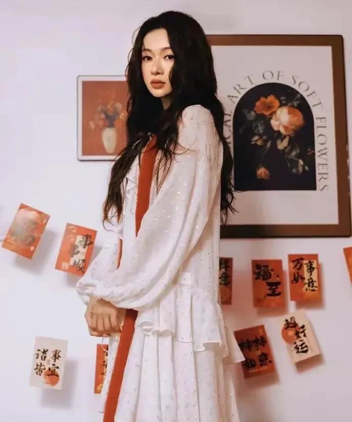 吴谨言：姐不在内娱，内娱都是姐的消息。
于正不仅是吴谨言的伯乐，还是她的最佳发言