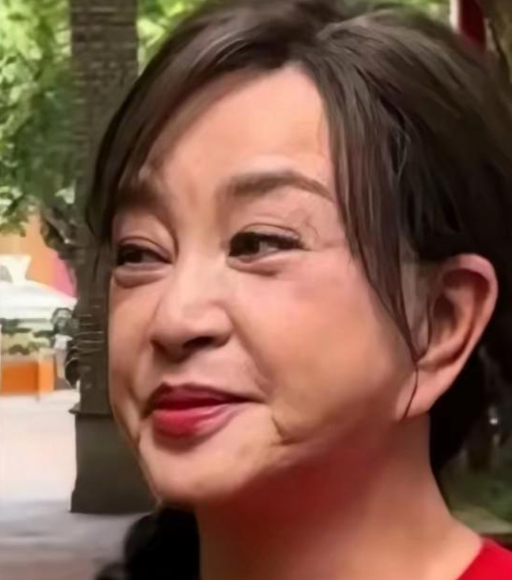 刘晓庆庆姐75岁生日宴，还是如此隆重。丝毫没有因为，小男友古柯的离开而一蹶不振。
