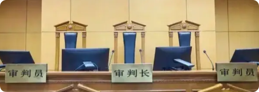 湖南，男子听闻邻居老人去世，主动帮忙处理后事。结果没想到，在抬棺过程中，男子突发