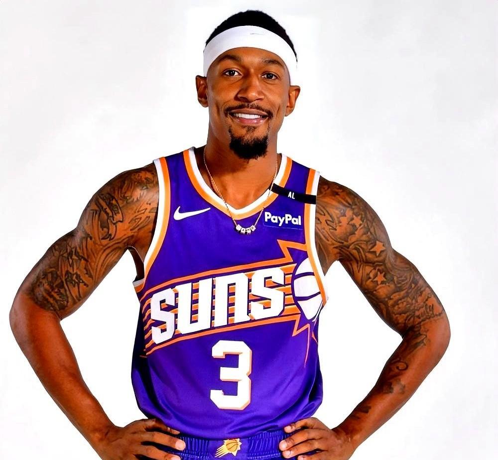 伦纳德四年常规赛出勤率不到60%。
哈登这次的新队友，个个都有厚厚的病历。
这支