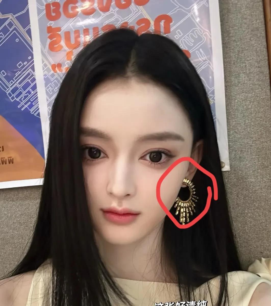 万万没想到
西安美院特殊教育学院大二学生宸玥在运动会举牌走红，视频评论区却挤满对