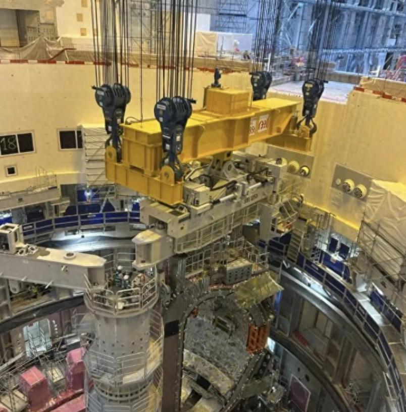 中国力量再突破？全球最大“人造太阳”连传捷报，点亮未来能源之光？
2025年初，
