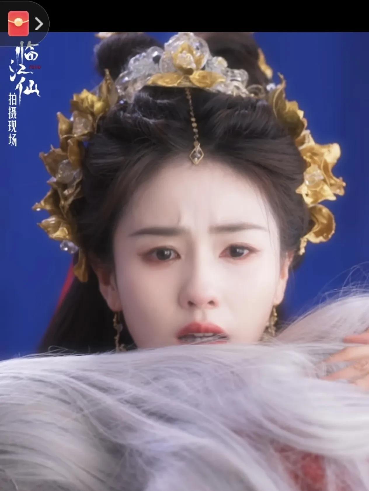 和自己合影，是一场奇妙又有趣的体验！当我举起手机，镜头里出现两个“我”，就像生活