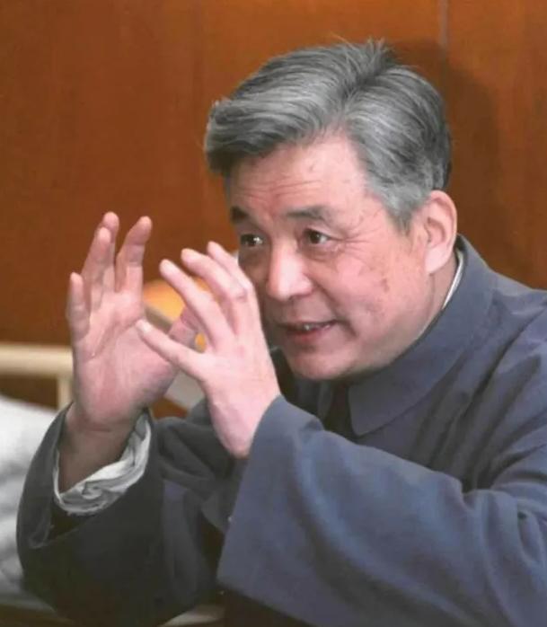 1986年6月，杨振宁去看望癌症晚期的老朋友邓稼先，问他：“你研究出两弹，得了你