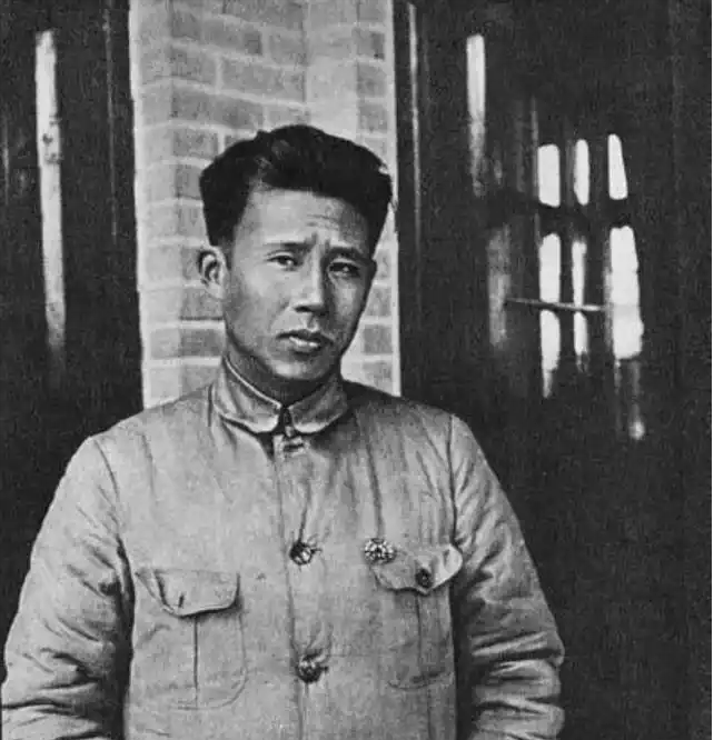 1933年2月，陈赓和廖承志在上海法租界先后被捕，廖承志一副贪生怕死的样子主动提