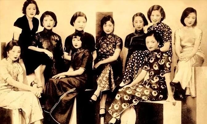 1920年，“狗肉将军”张宗昌娶14岁的朱宝霞为21姨太太。新婚夜，张宗昌喝的迷