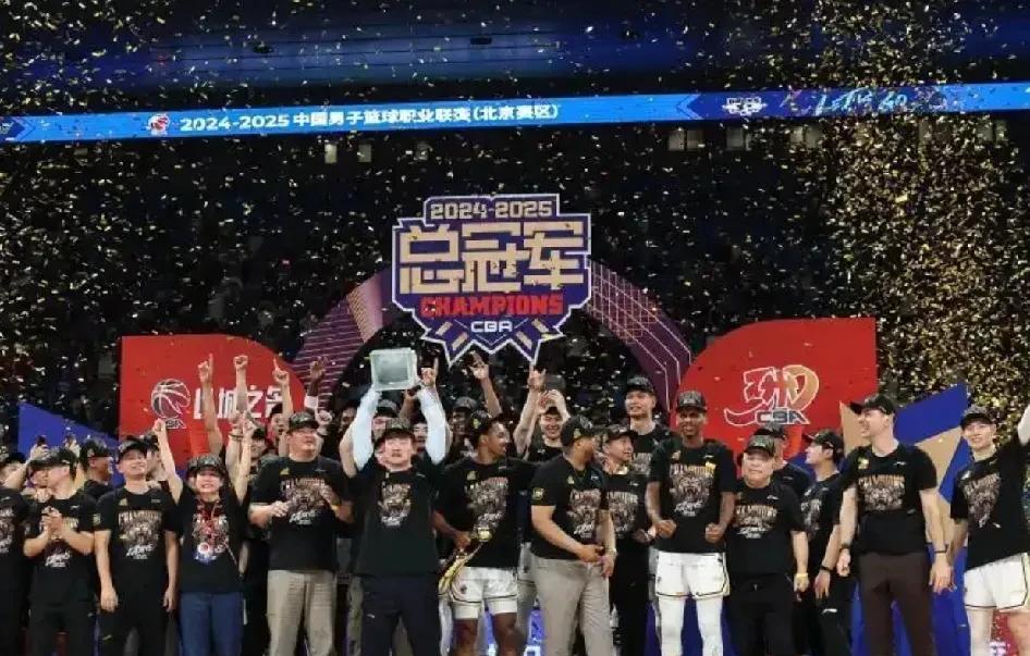 广厦队防守做得好，进攻多点开花是战胜北京队的关键。
       北京队和广厦队